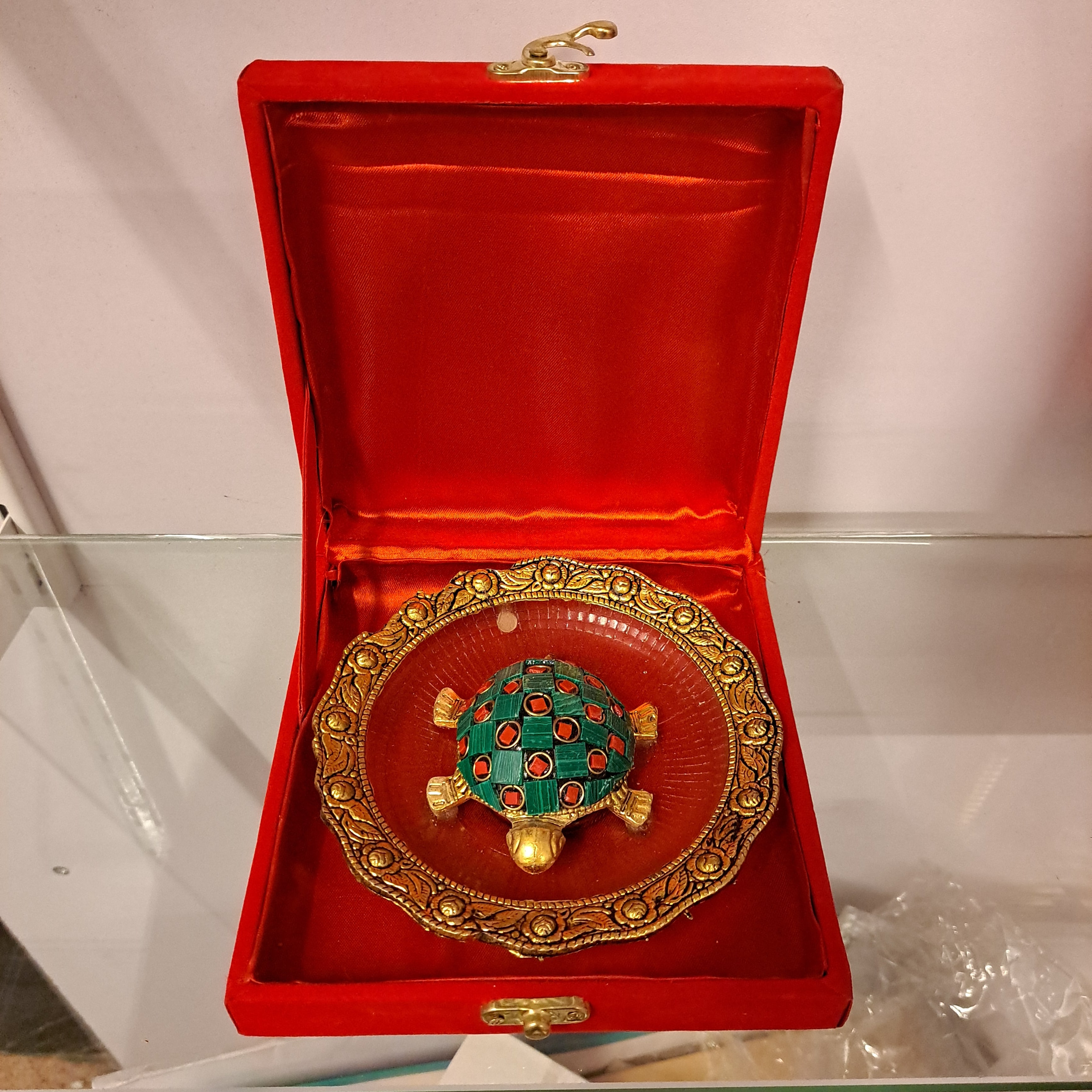 Tortoise Plate Packed in Beautiful Velvet Box